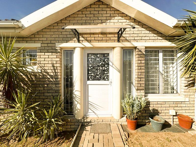 2 Bedroom Property for Sale in Oakglen Western Cape
